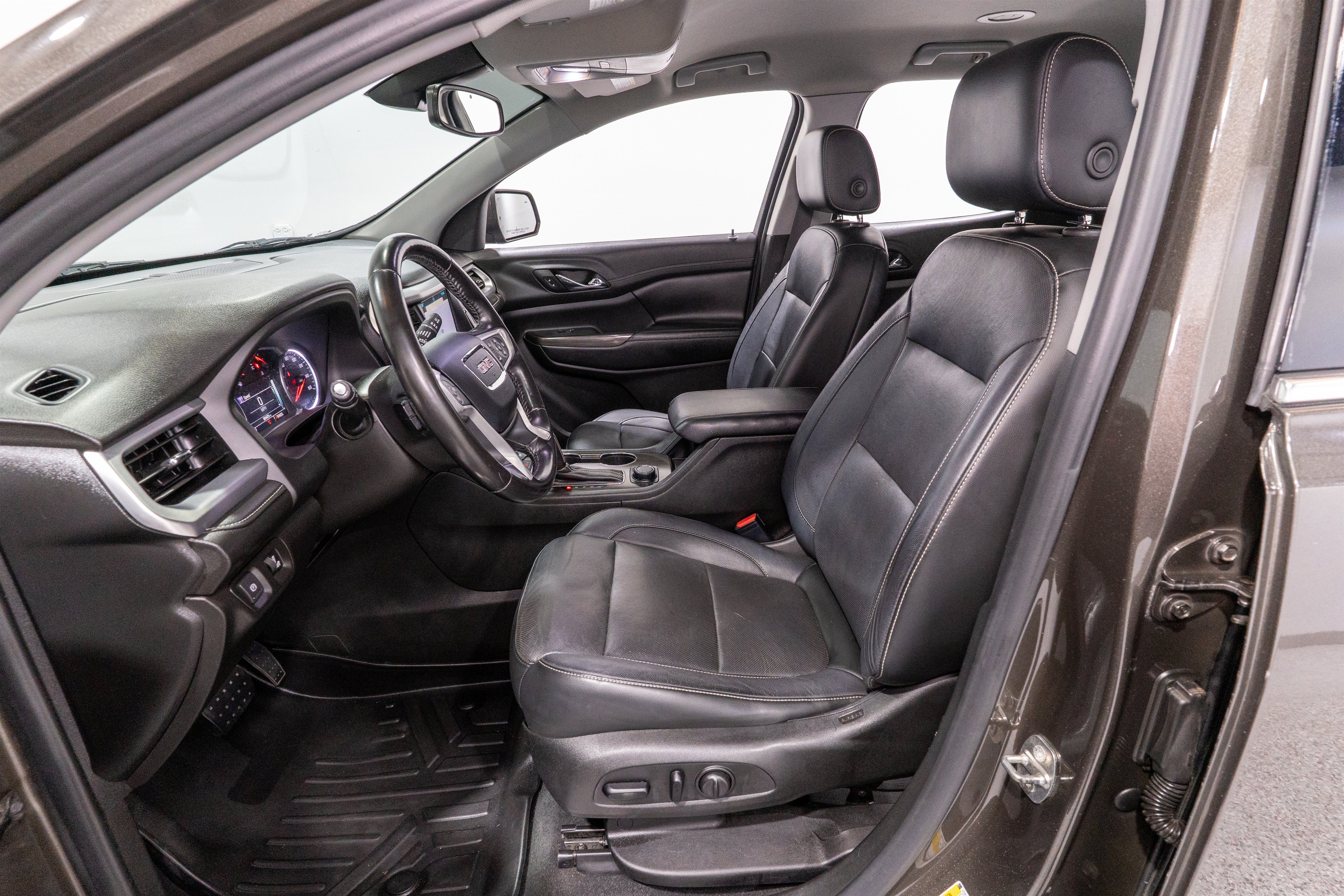 Used 2019 GMC Acadia SLT FWD image 16