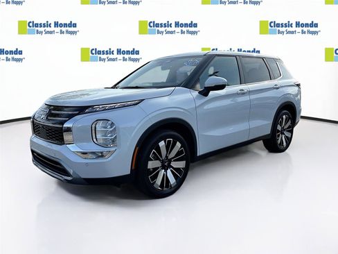 Used 2025 Mitsubishi Outlander SE FWD image 3