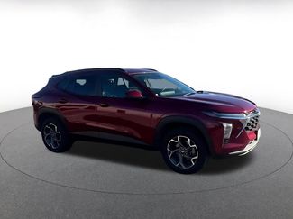 Used 2025 Chevrolet Trax LT w/ LT Convenience Package video 2