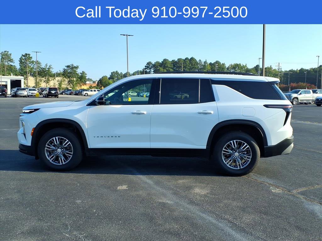Used 2026 Chevrolet Traverse LT w/ Driver Confidence Package FWD image 2