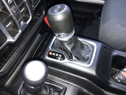 Used 2022 Jeep Wrangler Unlimited Sport image 19