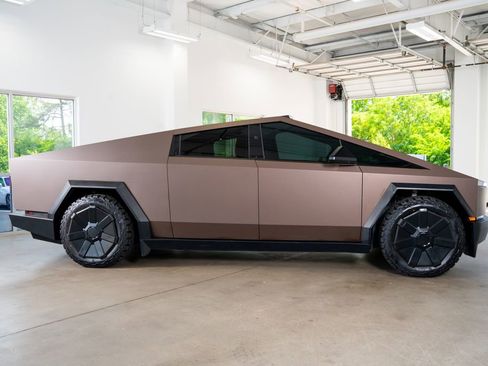 Used 2024 Tesla Cybertruck AWD Crew Cab image 8