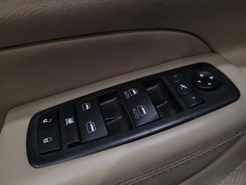 Used 2020 Jeep Grand Cherokee Overland AWD/4WD image 27