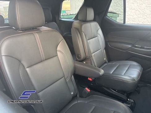 Used 2022 Chevrolet Traverse RS image 16