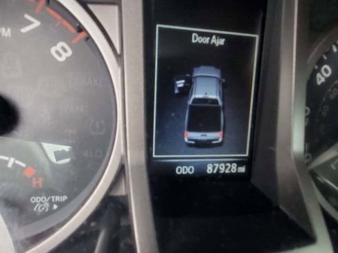 Used 2018 Toyota Tacoma SR5 image 20