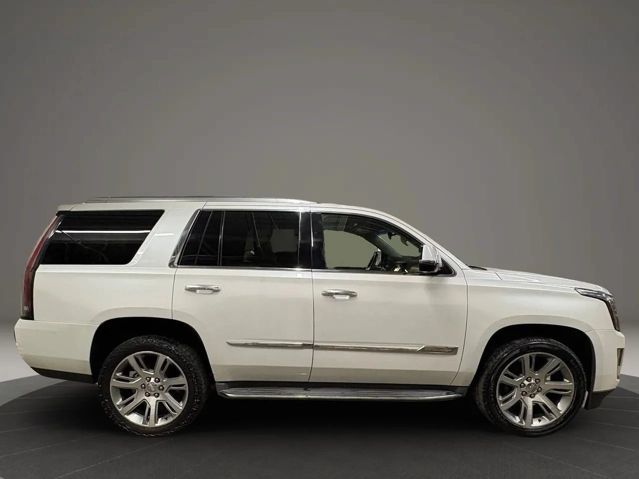 Used 2016 Cadillac Escalade Luxury AWD/4WD image 6