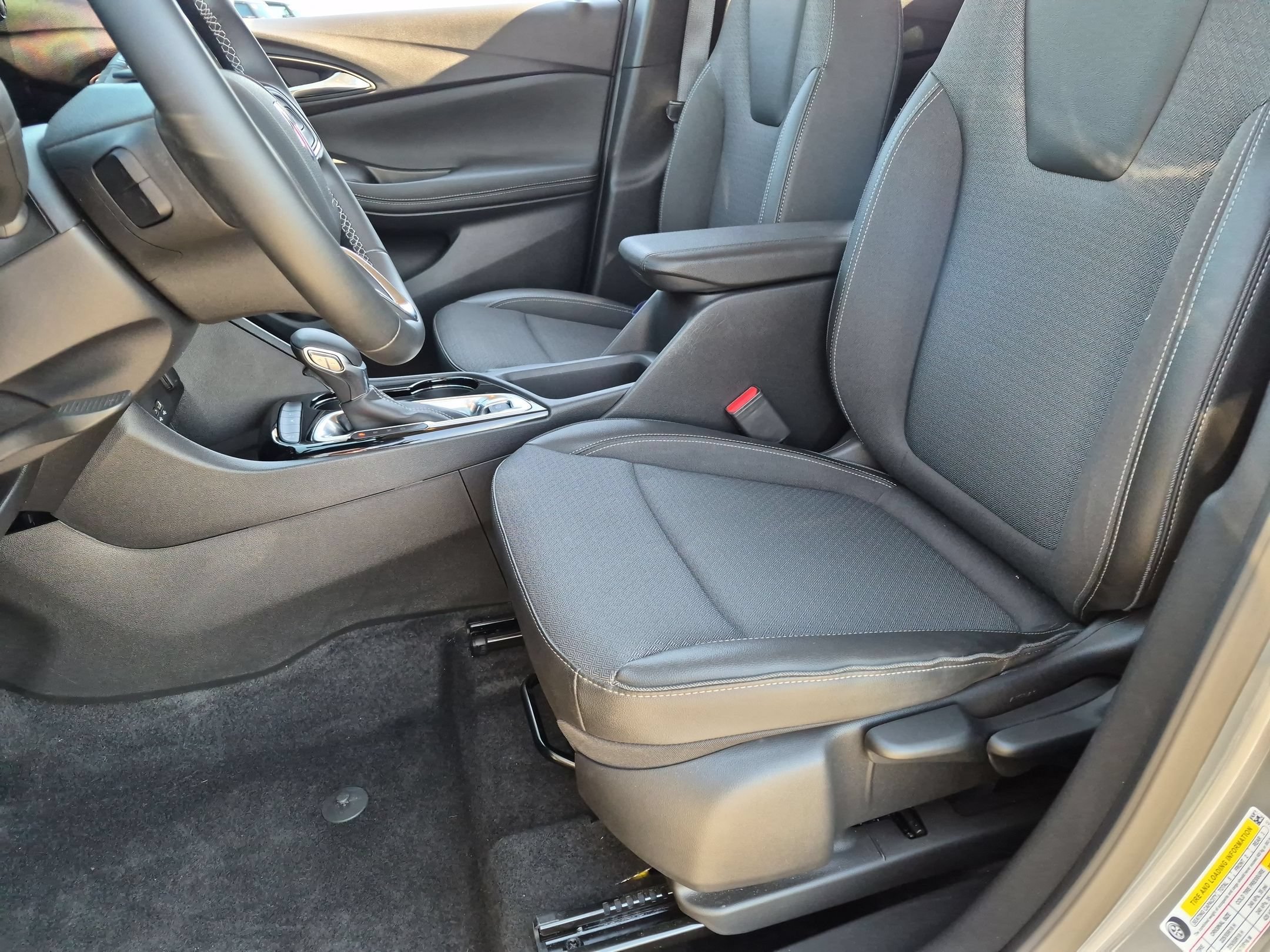 Used 2025 Buick Encore GX Preferred FWD image 18