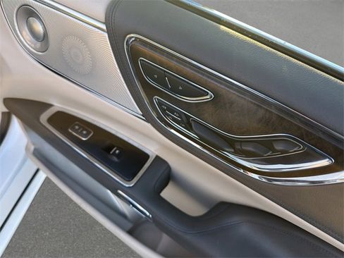 Used 2017 Lincoln Continental Reserve w/ Luxury Package image 16