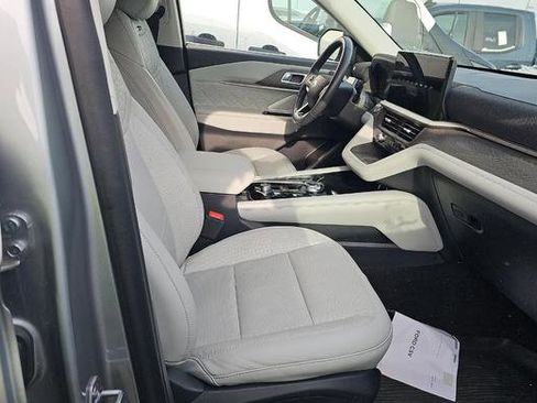 Used 2025 Ford Explorer Platinum w/ Ultimate Package image 12