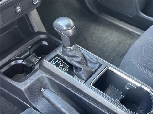 Used 2017 Toyota Tacoma SR5 AWD/4WD image 16