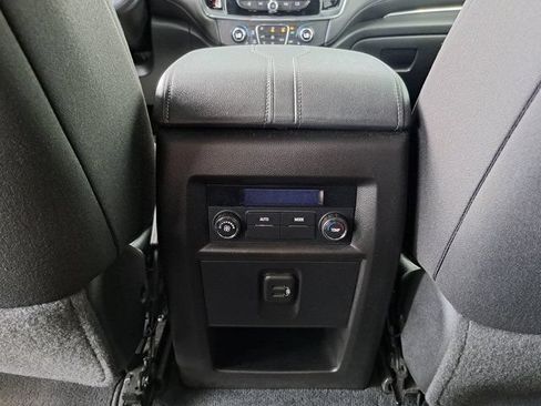 Used 2022 Chevrolet Traverse LT FWD image 27