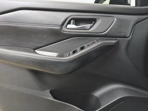 Used 2025 Nissan Rogue SV w/ SV Premium Package FWD image 26