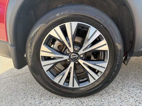 Used 2023 Nissan Rogue SV w/ SV Premium B Package FWD image 17