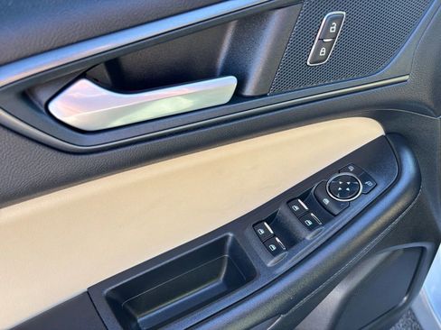 Used 2024 Ford Edge SE w/ Black Appearance Package image 16