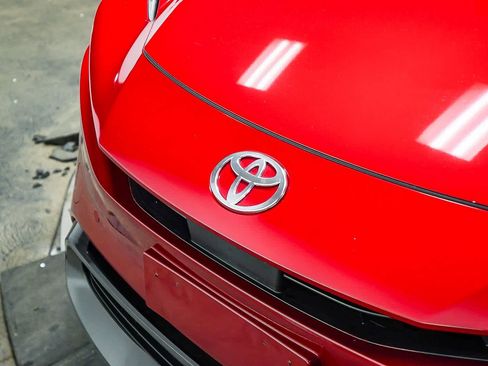 Used 2023 Toyota Prius XLE image 9