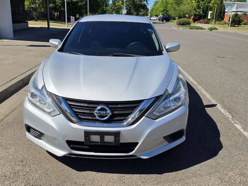 Used 2016 Nissan Altima 2.5 S w/ Power Driver Seat Package FWD image 2