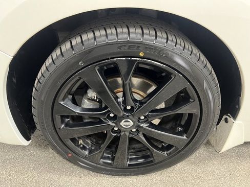 Used 2017 Nissan Altima 2.5 SR w/ Midnight Edition Package image 13