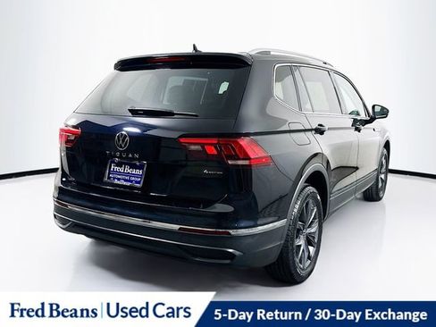 Used 2022 Volkswagen Tiguan SE w/ Panoramic Sunroof Package image 7