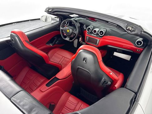 Used 2015 Ferrari California T RWD image 43