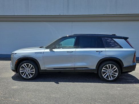 New 2026 Cadillac Vistiq Sport w/ LPO, Floor Liner Package image 2