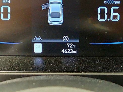 Used 2025 Hyundai Elantra SE FWD image 15