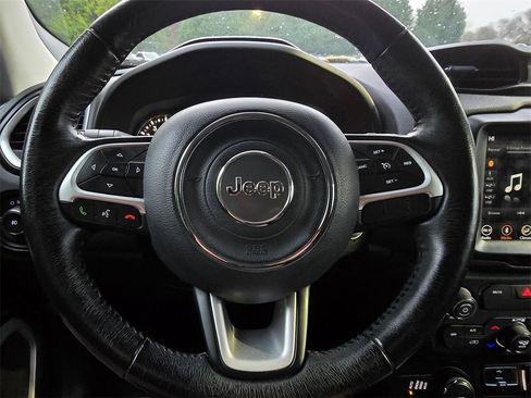 Used 2018 Jeep Renegade Latitude w/ UConnect 8.4 Nav Group image 3