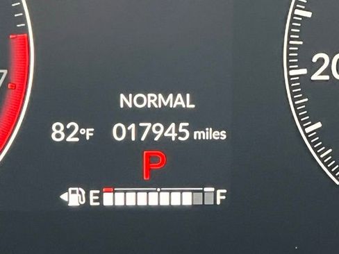 Used 2025 Honda Pilot TrailSport image 18