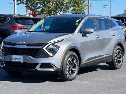 Used 2024 Kia Sportage LX image 8