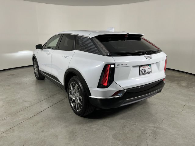 Used 2027 Cadillac Optiq Luxury RWD image 6