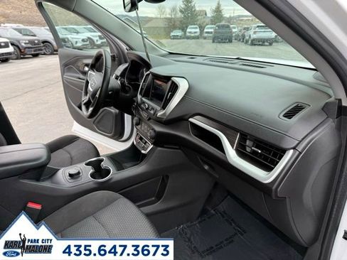 Used 2024 GMC Terrain SLE w/ Elevation Edition image 34