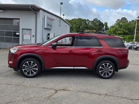 New 2026 Nissan Pathfinder Platinum FWD image 2