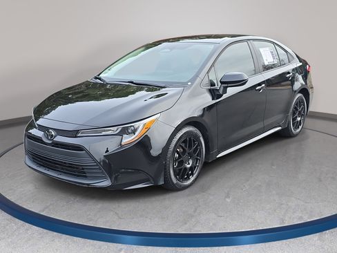 Used 2023 Toyota Corolla LE image 1