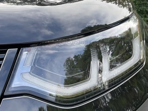 Used 2020 Land Rover Discovery Sport SE R-Dynamic image 12