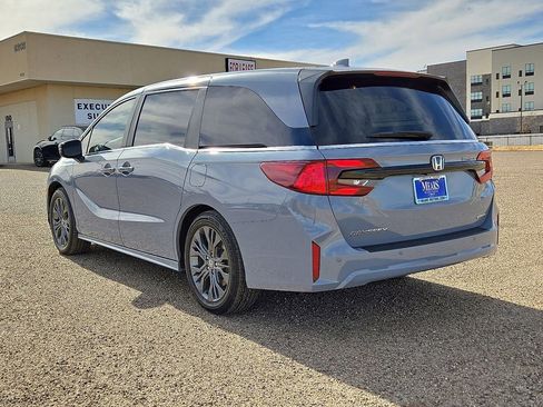 Used 2025 Honda Odyssey Touring image 3