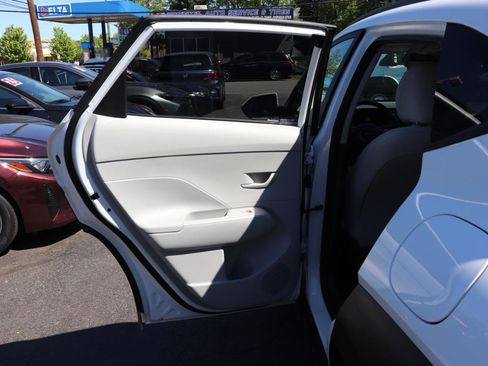 Used 2024 Hyundai Kona SEL AWD/4WD image 24