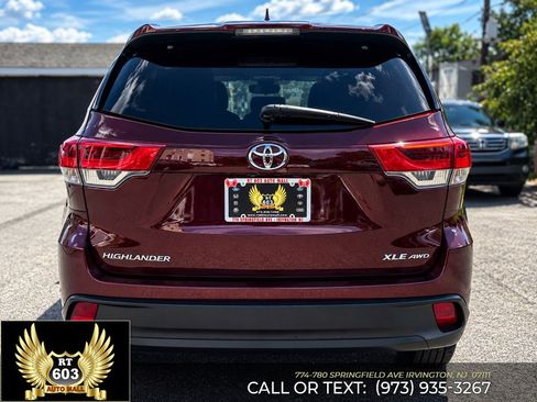 Used 2018 Toyota Highlander XLE AWD/4WD image 5