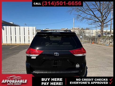 Used 2011 Toyota Sienna XLE image 4