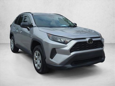 Used 2020 Toyota RAV4 LE image 3