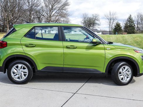 Used 2021 Hyundai Venue SE image 5