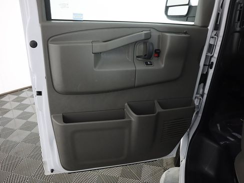 Used 2024 GMC Savana 2500 w/ Driver Convenience Package image 18