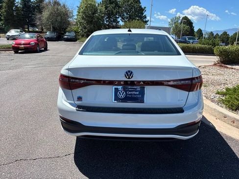 Certified 2026 Volkswagen Jetta SE FWD image 5