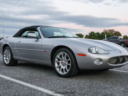 Used 2001 Jaguar XK8 Convertible image 20