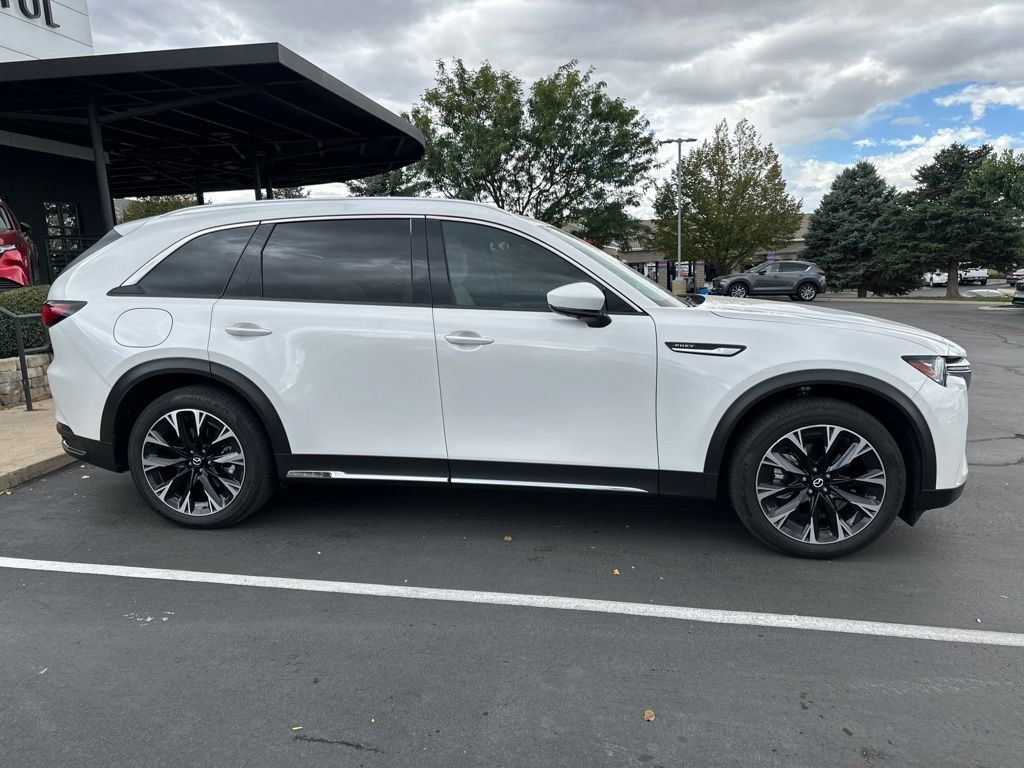 Used 2024 MAZDA CX-90 Plug-In Hybrid w/ Premium Plus AWD/4WD image 4