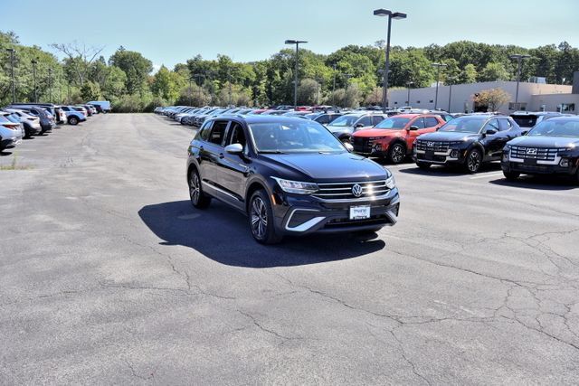 Used 2024 Volkswagen Tiguan Wolfsburg Edition FWD image 9