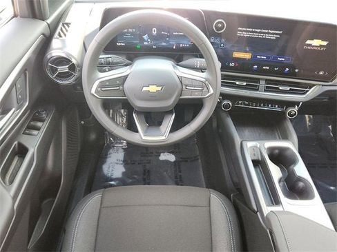 New 2026 Chevrolet Equinox EV LT image 7