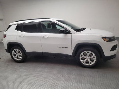 Used 2024 Jeep Compass Latitude image 11