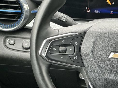 Used 2025 Chevrolet Trax LT w/ LT Convenience Package FWD image 20
