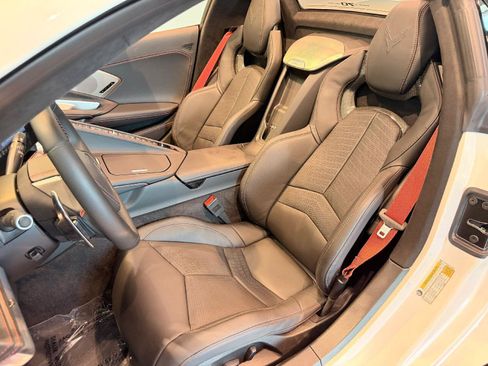 Used 2023 Chevrolet Corvette Stingray Premium Conv w/ Z51 Performance Package RWD image 31