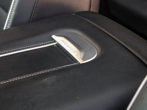 Used 2023 Cadillac Escalade ESV Premium Luxury AWD/4WD image 45