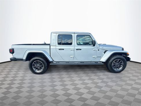 Used 2023 Jeep Gladiator Overland image 9